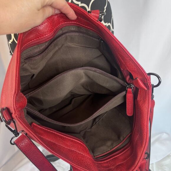 Large Power Red Leather Crossbody Shoulder Bag - Picture 8 of 9